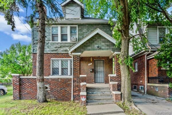 front view picture of 13831 Seymour Street, Detroit, MI. 48205