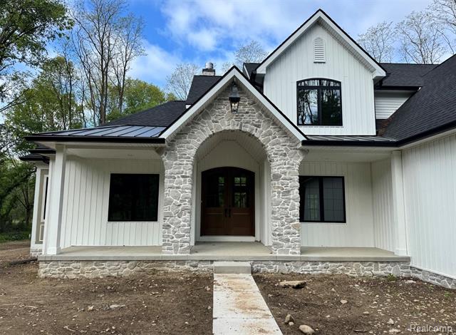front view picture of 2 Brighton Road, Brighton, MI. 48116