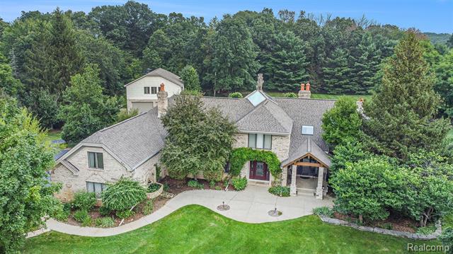 front view picture of 841 Old Milford Farms, Milford, MI. 48381