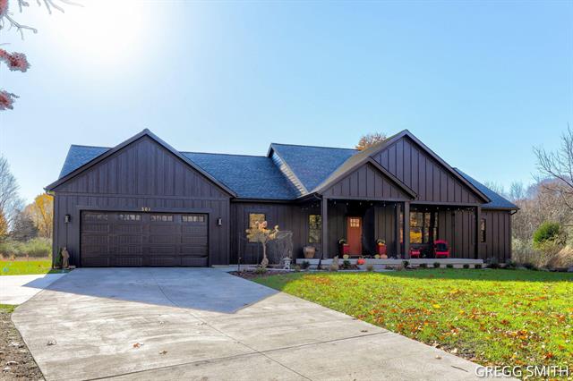 front view picture of 501 W Center Street, Douglas, MI. 49406