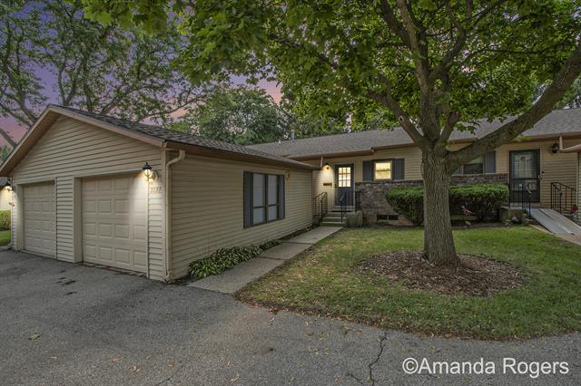 front view picture of 3230 Oxford Drive Se, Grand Rapids, MI. 49512