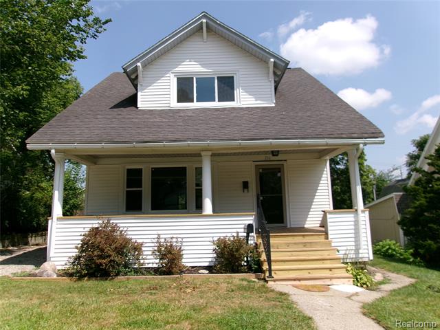 front view picture of 216 E Washington Street, Howell, MI. 48843
