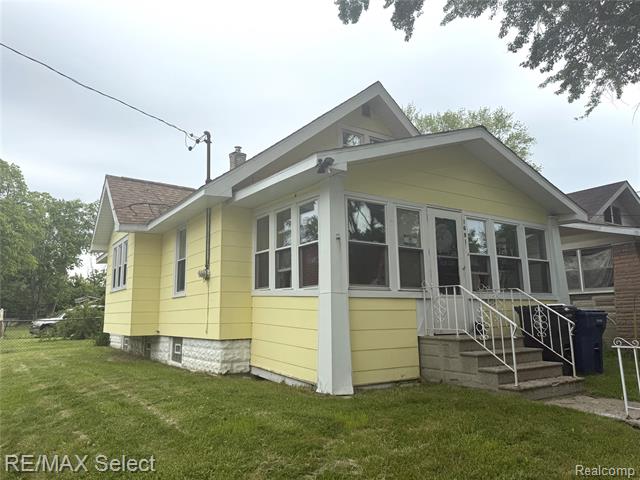 front view picture of 1601 Mabel Avenue, Flint, MI. 48506