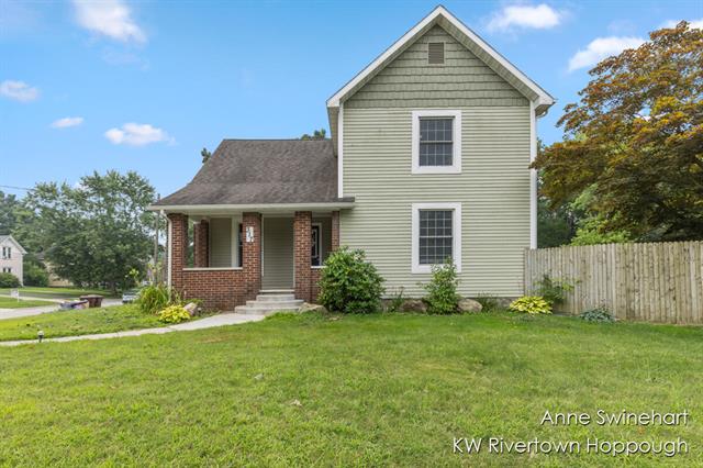 front view picture of 317 W Lincoln Avenue, Ionia, MI. 48846