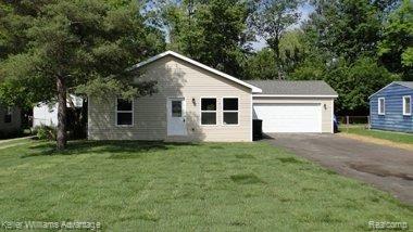 front view picture of 2041 Hoeft Dr, Walled Lake, MI. 48390