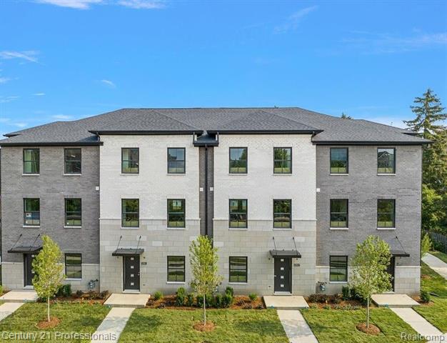 front view picture of 2878 Summers, Troy, MI. 48084