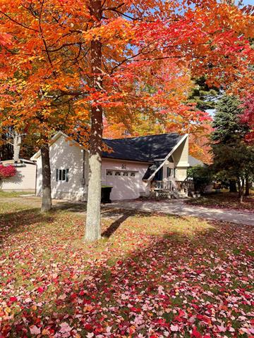 front view picture of 833 Newman, East Tawas, MI. 48730