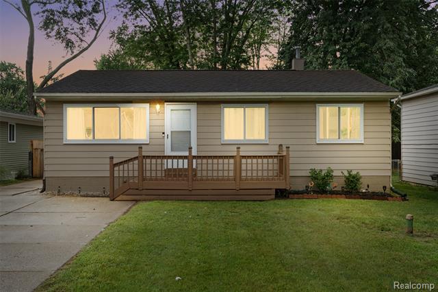 front view picture of 2235 Mentone St, Walled Lake, MI. 48390
