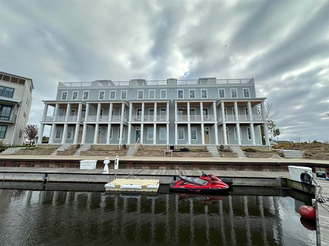 front view picture of 126 Mariners Cove, Saint Joseph, MI. 49085