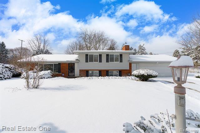 front view picture of 5436 Mary Ann Court, Grand Blanc, MI. 48439