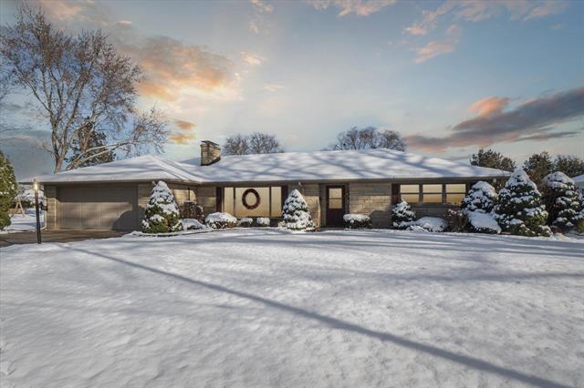 front view picture of 1103 S Higby Street, Jackson, MI. 49203