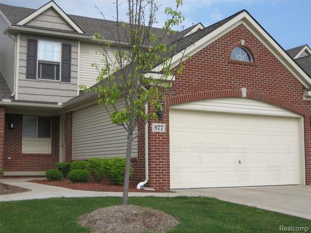 front view picture of 4644 Summer Ridge Drive, Howell, MI. 48843