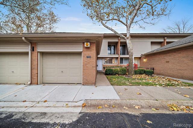 front view picture of 1008 Trevor Place, Detroit, MI. 48207