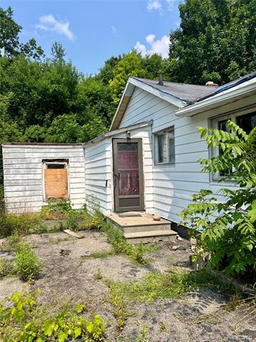 front view picture of 536 W Home Avenue, Flint, MI. 48505