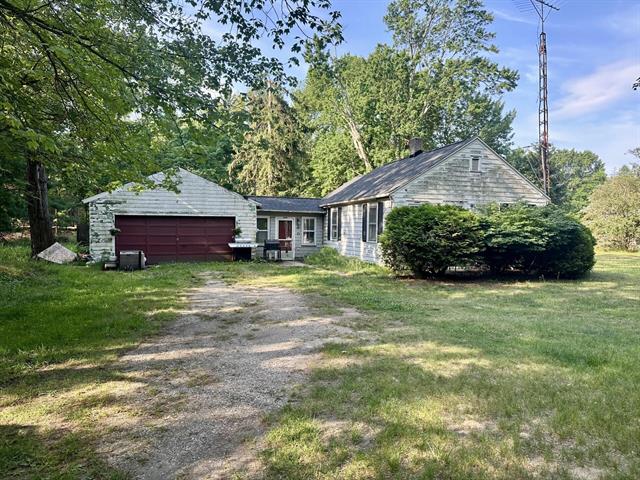 front view picture of 1103 W Mt Garfield Road, Muskegon, MI. 49441