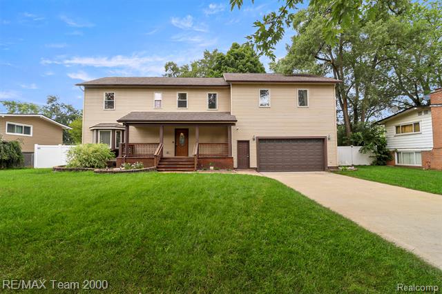 front view picture of 1895 Big Trail Rd, Walled Lake, MI. 48390