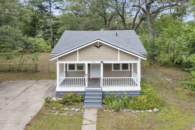 front view picture of 1955 Dyson Street, Muskegon, MI. 49442
