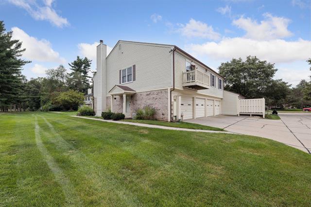 front view picture of 2048 Hidden Meadows Dr, Walled Lake, MI. 48390