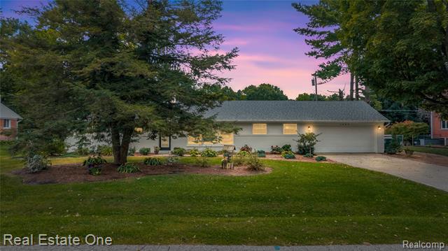 front view picture of 1904 Meadow Ridge Dr, Walled Lake, MI. 48390