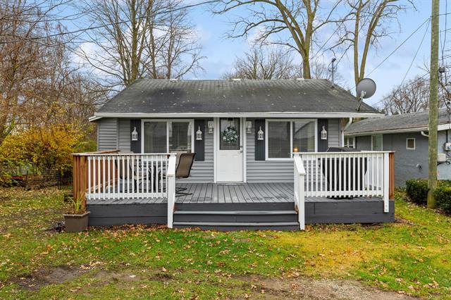 front view picture of 2590 Lake Shore Drive, Niles, MI. 49120
