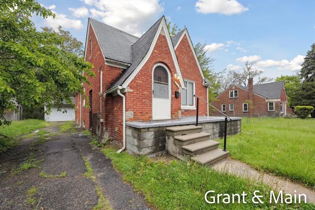 front view picture of 19250 Charest Street, Detroit, MI. 48234