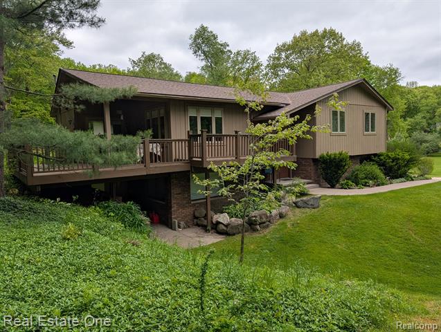 front view picture of 2130 Valley Gate, Milford, MI. 48380