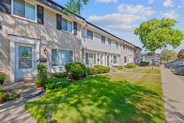 front view picture of 28264 Universal Drive, Warren, MI. 48092