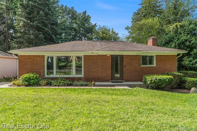 front view picture of 2785 Hillcrest, Wixom, MI. 48393
