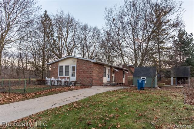front view picture of 2071 Winewood Avenue, Ann Arbor, MI. 48103