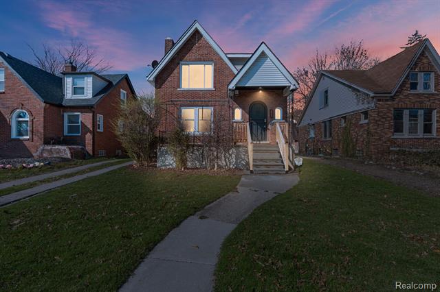 front view picture of 5033 Grayton, Detroit, MI. 48224