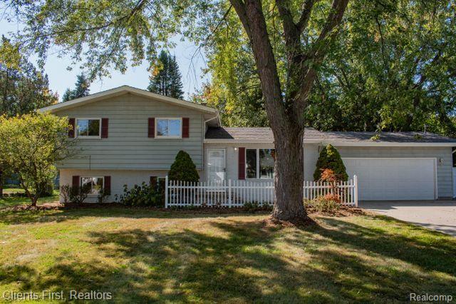 front view picture of 2046 Karl Road, Bay City, MI. 48706