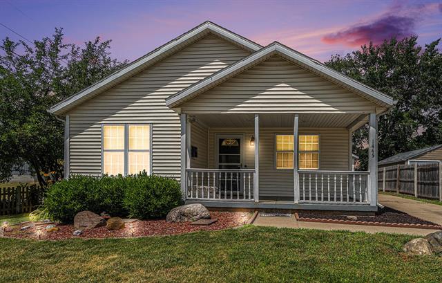 front view picture of 1449 Marquette Street Sw, Wyoming, MI. 49509