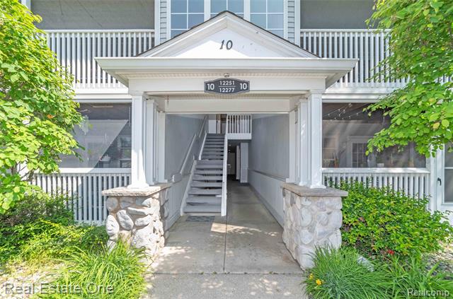 front view picture of 12267 Saint Andrews Way, Fenton, MI. 48430