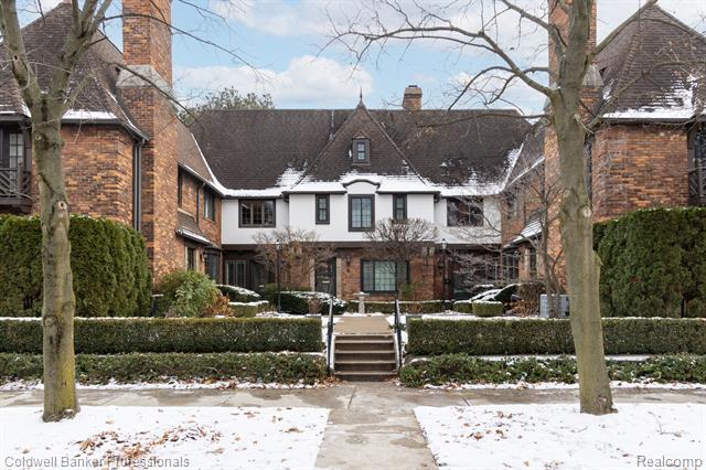 front view picture of 42 Cranford Lane, Grosse Pointe, MI. 48230