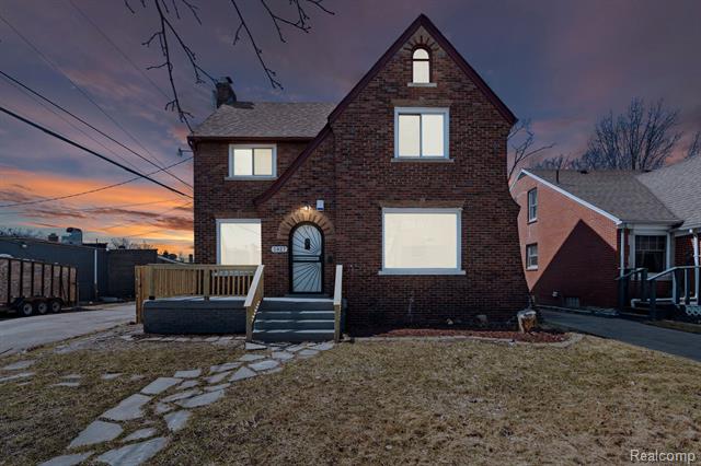 front view picture of 5027 Audubon Road, Detroit, MI. 48224