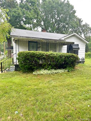 front view picture of 19510 Gilchrist Street, Detroit, MI. 48235