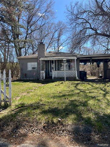 front view picture of 221 E Belvidere, Flint, MI. 48503