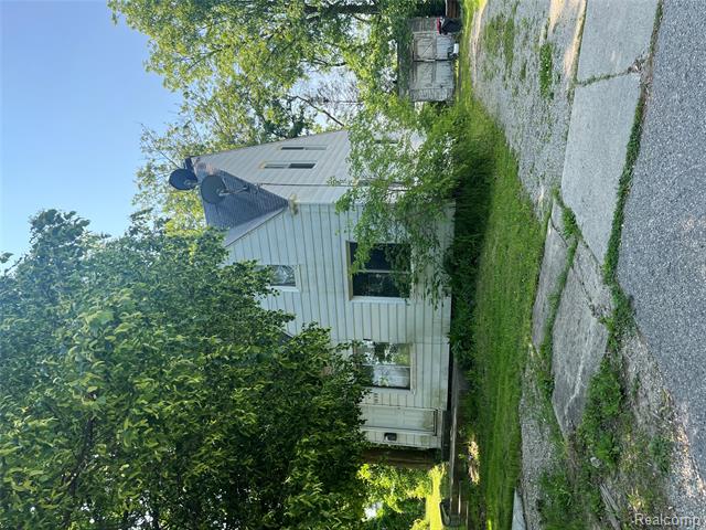 front view picture of 2537 Swayze, Flint, MI. 48503
