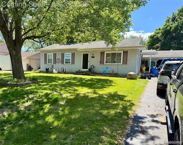 front view picture of 723 Los Arboles Dr, Walled Lake, MI. 48390