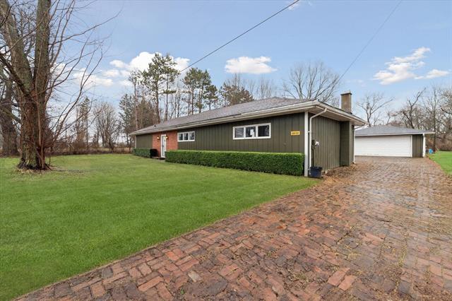 front view picture of 30485 Pokagon Highway, Dowagiac, MI. 49047