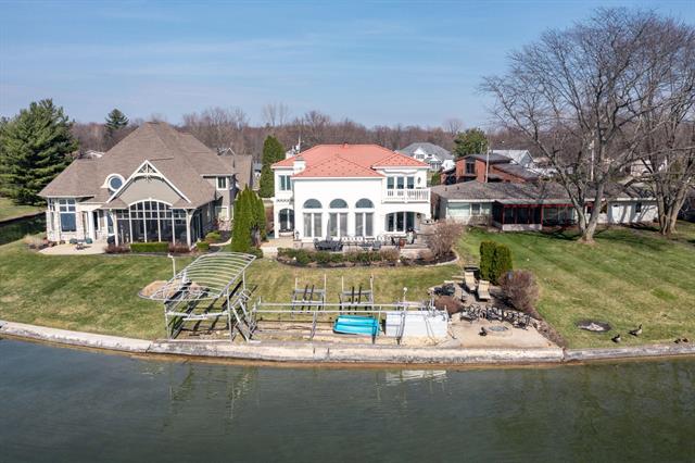 front view picture of 68283 Park Shore Drive, Edwardsburg, MI. 49112
