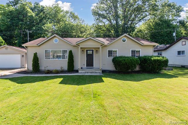 front view picture of 1673 Edwin Drive, Brighton, MI. 48114