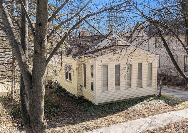 front view picture of 822 Brooks Street, Ann Arbor, MI. 48103