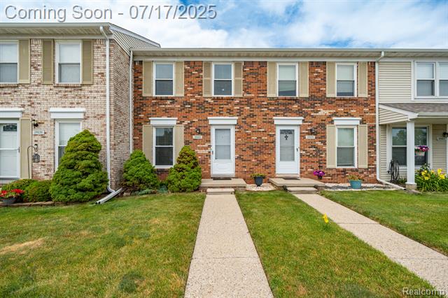 front view picture of 29143 E Brittany, Roseville, MI. 48066