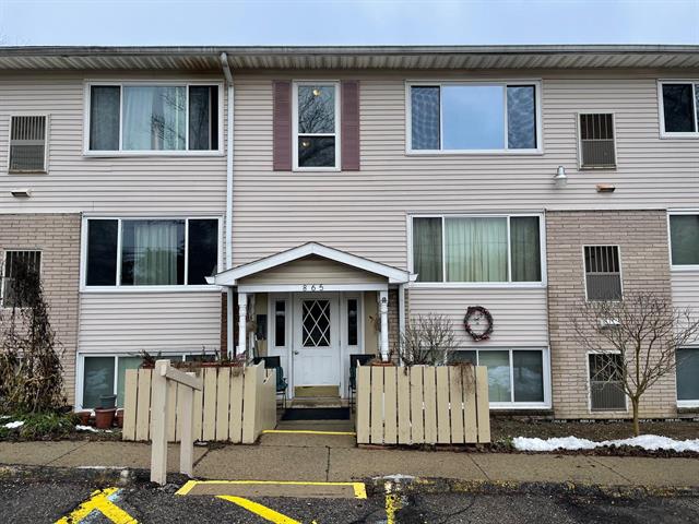 front view picture of 865 E Summit Street, Milford, MI. 48381