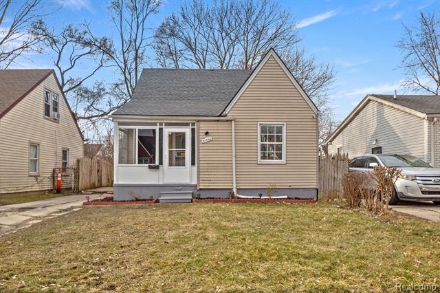 front view picture of 20444 Kingsville Street, Harper Woods, MI. 48225