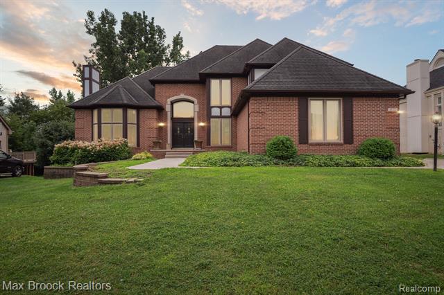 front view picture of 6722 Torybrooke Cir, West Bloomfield, MI. 48323