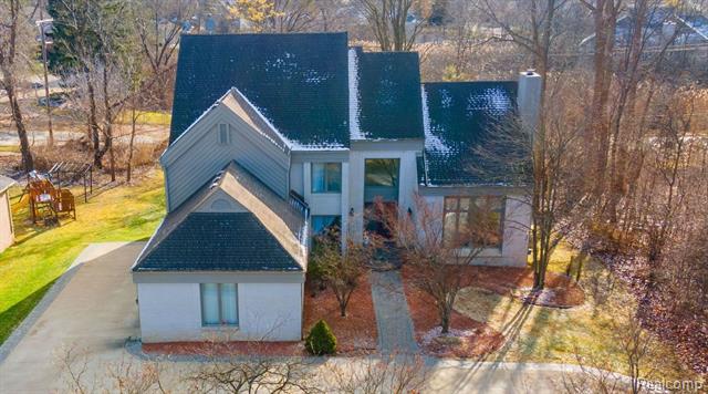 front view picture of 6786 Torybrooke Cir, West Bloomfield, MI. 48323