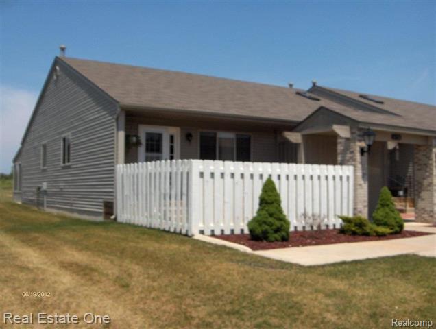front view picture of 61726 Valley Forge, South Lyon, MI. 48178