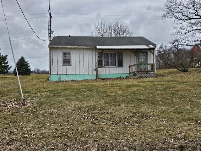 front view picture of 66660 Territorial Road, Lawrence, MI. 49064